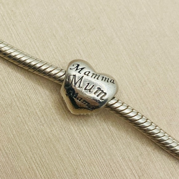 EUC Pandora 791112 Sterling Silver A Mother's Heart Family Bead - RETIRED - Picture 11 of 14
